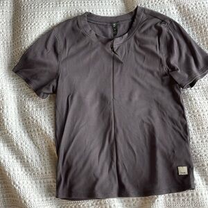 Vuori Pose fitted tee